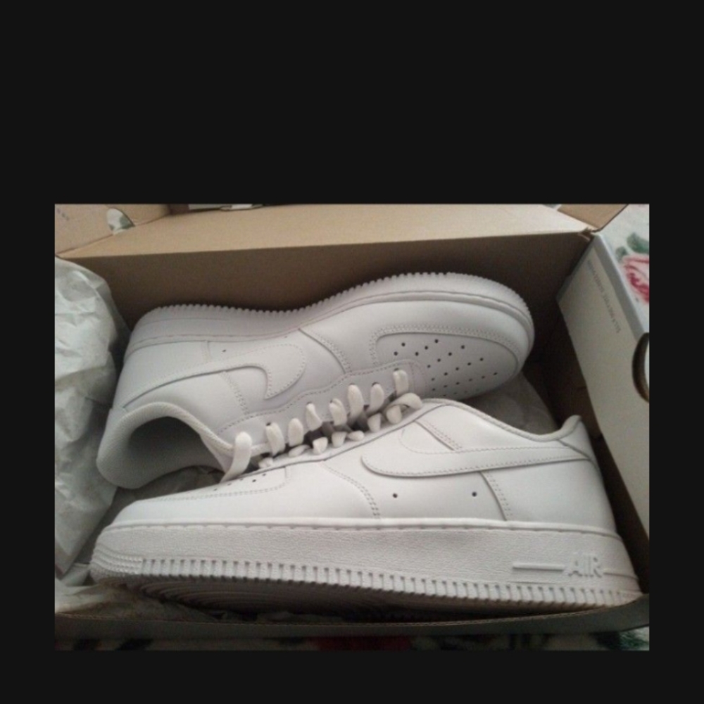Nike White Air Force 1 Sneakers Classic Design
